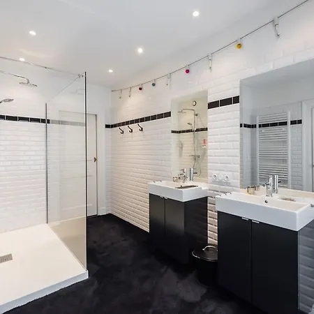 Chapeau Rouge Centre Apartment